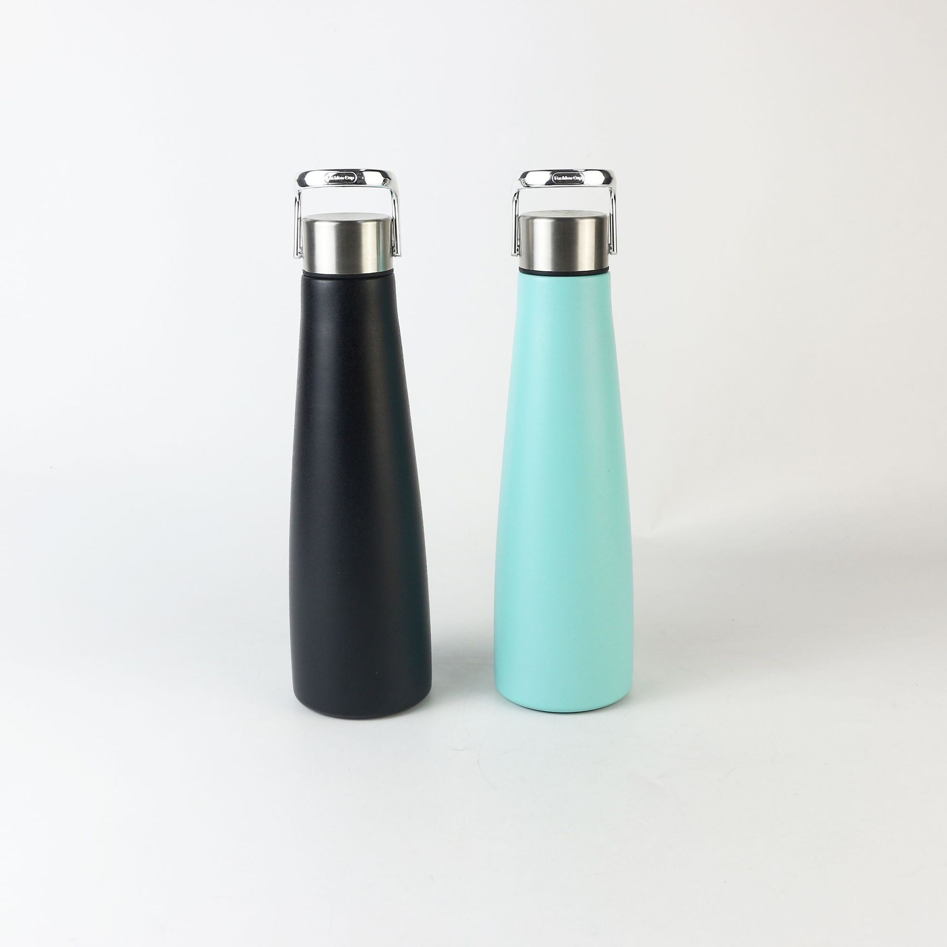 https://www.mugwell.com/Uploads/pro/500ml-new-design-Pyramid-shape-double-wall-stainless-steel-vacuum-flasks.121.3-4.jpg